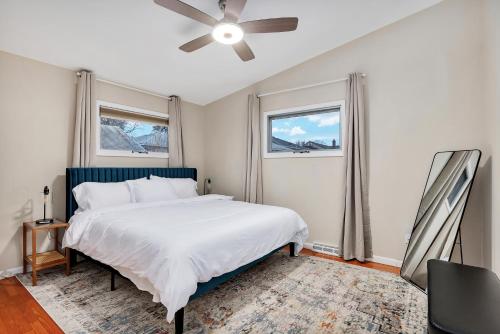 Vacation Home in Albanyにあるベッド
