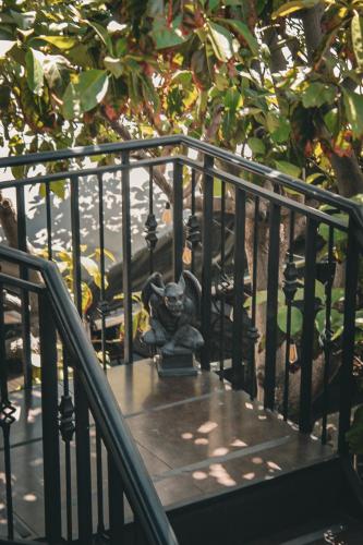 a statue sitting on top of a metal railing at Castillo Medieval in Viña del Mar