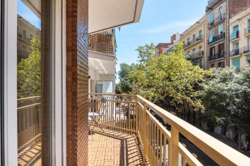 Spacious and elegant oasis in the best location, Eixample Barcelona