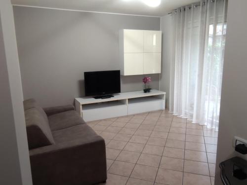 Televízia a/alebo spoločenská miestnosť v ubytovaní Casa la Vigna