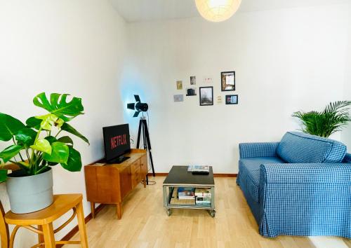 a living room with a blue couch and a table at P9 - Ferienwohnung Halle Wasserturm in Halle an der Saale