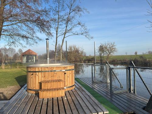 Výhled na řeku, která protéká v blízkosti bed and breakfast