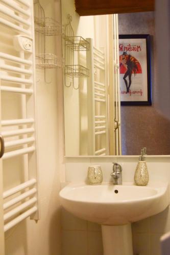 a bathroom with a sink and a mirror at Maison Deux in Abzac