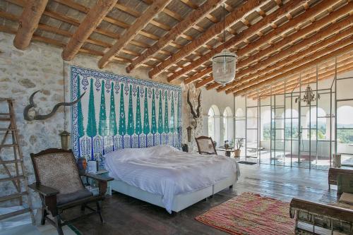 Postel nebo postele na pokoji v ubytování Alcazar Del Garraf