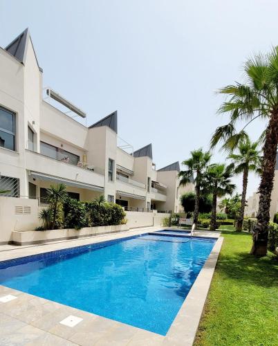 Modern-Luxury-Beach-Pool-Torrevieja-PMT01