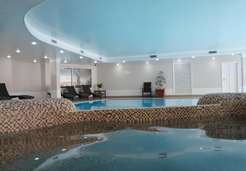 Kolam renang di atau dekat dengan Hustyn Lodges