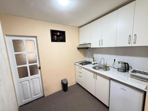 Dapur atau dapur kecil di Historic Charm