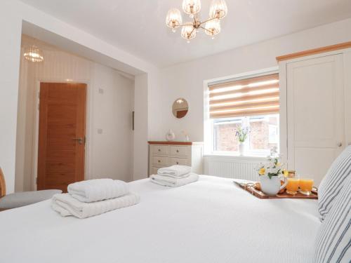 En eller flere senge i et værelse på Weydale Avenue