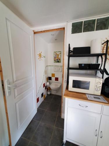 Η κουζίνα ή μικρή κουζίνα στο Joli Studio dans le Quercy