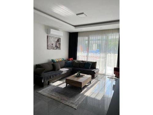 Khu vực ghế ngồi tại Courtyard Long Beach 2-bedroom LUX apartment