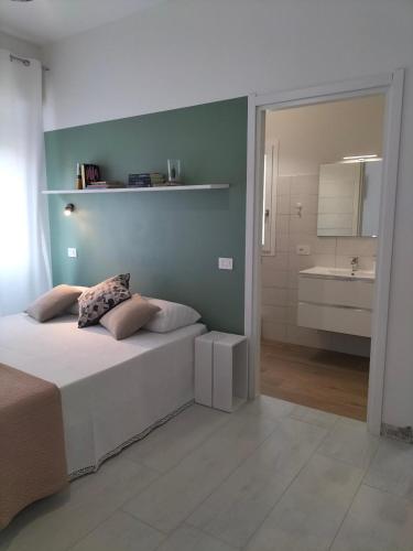 Ένα ή περισσότερα κρεβάτια σε δωμάτιο στο Lugore Room