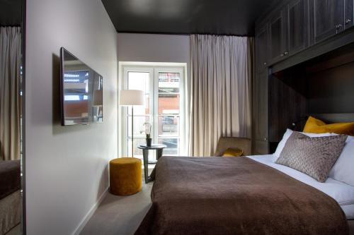 a hotel room with a bed and a window at Wilhelmsen House in Tønsberg