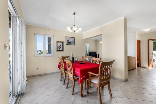 Spacious & Charming Apartment 128 m2 with Sea View