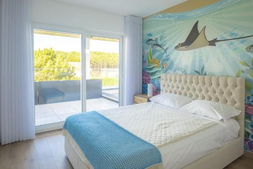 Giường trong phòng chung tại Waves Nazare - by Smarthomes