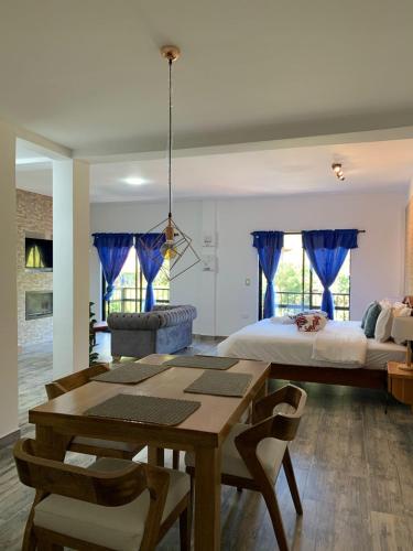 a bedroom with a bed and a table and chairs at Destino Real in Jericó