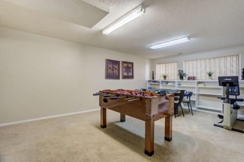 Φωτογραφία από το άλμπουμ του Deep Blue Spacious Escape w Hot Tub & Playground σε Pikeview