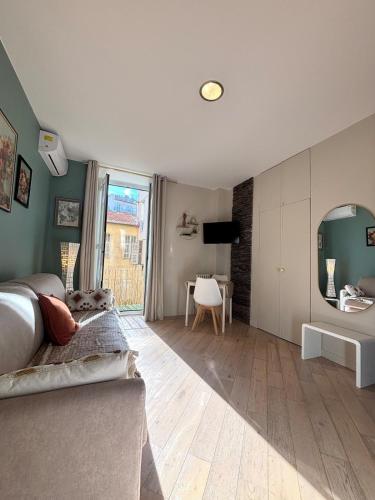 studio plein centre ville rue piétonne photo 13