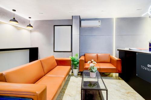 Ruang duduk di Super Townhouse Casa Grand Miyapur