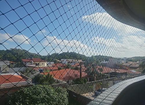 a view of a city from behind a wire fence at Apê Aconchego Calhau - 3 Minutos de Carro da Praia in São Luís