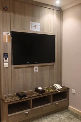 Televisyen dan/atau pusat hiburan di NARS Plus Al Basateen