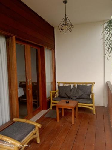 a living room with a couch and a table at Village Vibes Lombok in Kuta Lombok