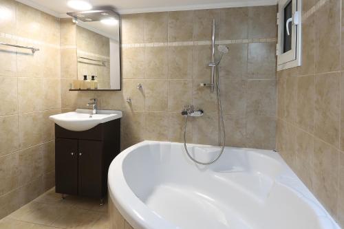 Tamarix Family Apartment