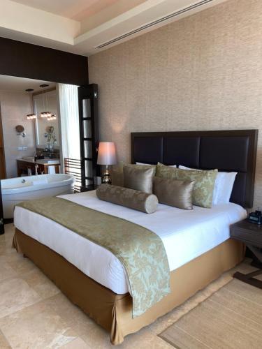 Ένα ή περισσότερα κρεβάτια σε δωμάτιο στο 2 Bedroom Suite