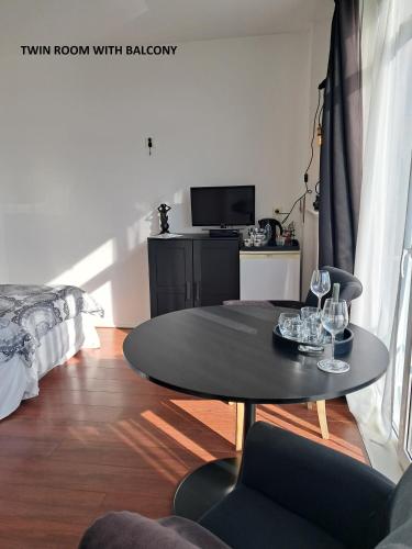 a living room with a table and a bed at El Sol Zandvoort 2 in Zandvoort