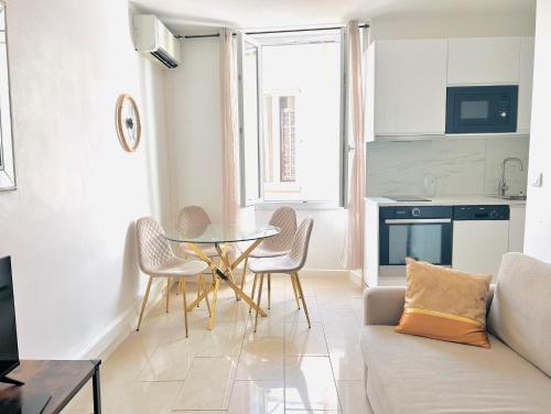 2 Bedroom flat Cannes Center La Croisette Banane