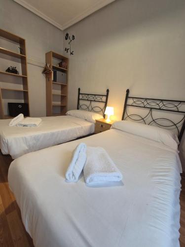 Ένα ή περισσότερα κρεβάτια σε δωμάτιο στο Apartamento en Moreda 21A05