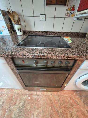 Η κουζίνα ή μικρή κουζίνα στο Apartamento en Moreda 21A05
