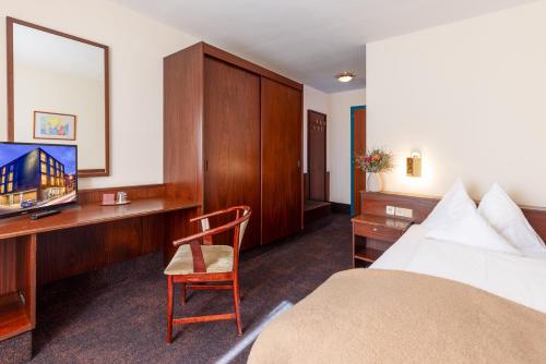 A bed or beds in a room at Hotel Katharinenhof STANDARD