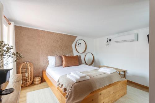 a bedroom with a bed with towels on it at Quinta da Relva - Soulful House in Mafra