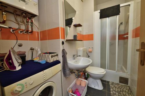 Bilik mandi di Studio apartman Čvek