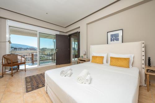 Artistic 2BDR Flat w Terrace & City View In Centre
