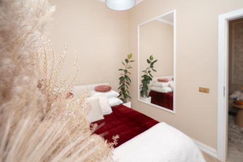 a bedroom with a bed and a mirror at Gold Apartments NMP 35 in Częstochowa