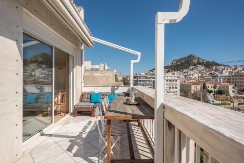 Artistic 2BDR Flat w Terrace & City View In Centre