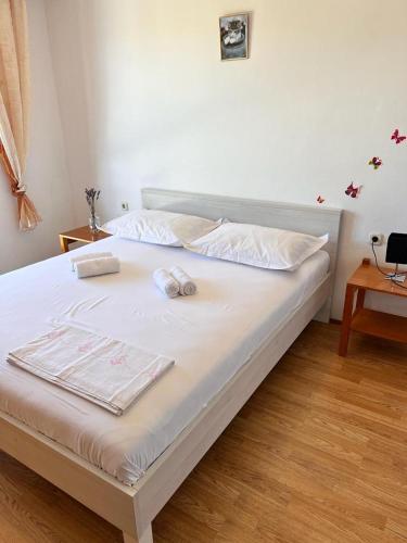 a bedroom with a bed with two towels on it at Beachfront Apartment Mery, Kneže in Račišće
