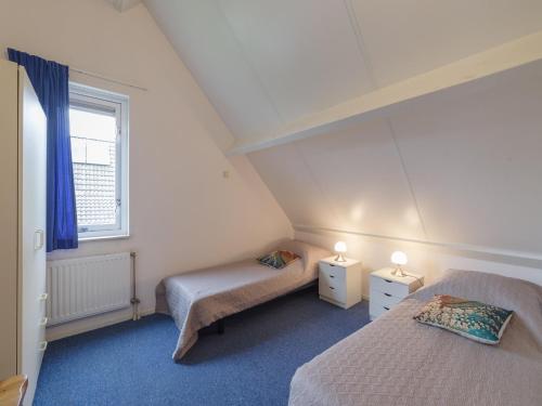 Ένα ή περισσότερα κρεβάτια σε δωμάτιο στο Holiday Home in Zeeland with Spacious Garden