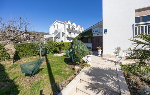 Beautiful Apartment In Kastel Stafilic