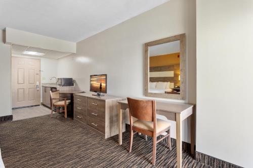 an office with a desk and a mirror at Americana Motor Inn on Boardwalk in Ocean City
