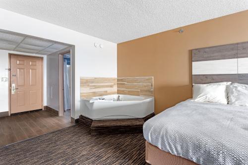 a bedroom with a bed and a bath tub at Americana Motor Inn on Boardwalk in Ocean City