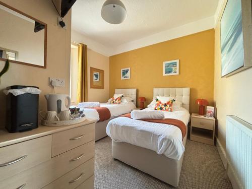 Ένα ή περισσότερα κρεβάτια σε δωμάτιο στο Three Palms Hotel