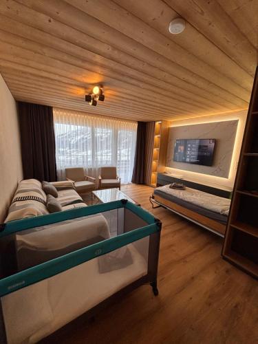 Postel nebo postele na pokoji v ubytování Luxuse Ferienwohnung Flüe 11