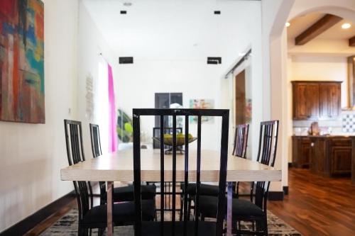 Zona de estar de Walk to Boat Launch Stylish Austin Gem