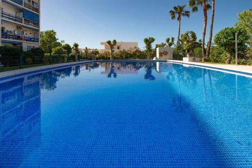 Swimmingpoolen hos eller tæt på Apartamento en Torremolinos, Los Alamos