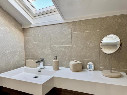 Koupelna v ubytování Park View Maisonette, Luxurious 3 bed holiday home