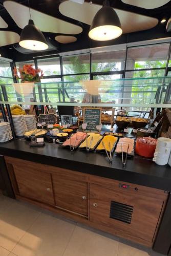 a counter in a restaurant with food on it at Suíte Pátio Paulista 1404 in Sao Paulo