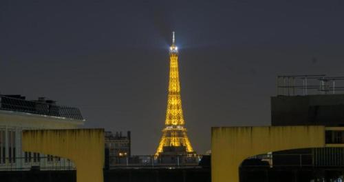 a view of the eiffel tower at night at Chatillon Citea Access dayuse Room - Work and Day Rest Timeshare --15 minutes Paris Montparnasse -- - Formule Temps Partagé in Châtillon