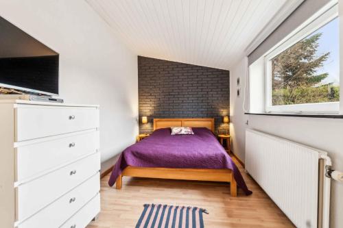 Katil atau katil-katil dalam bilik di Cozy Holiday Home With Lots Of Charm